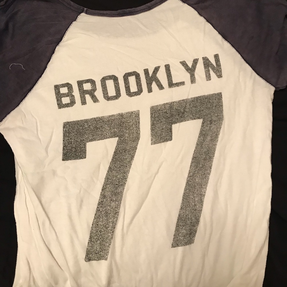 American Eagle Raglan shirt